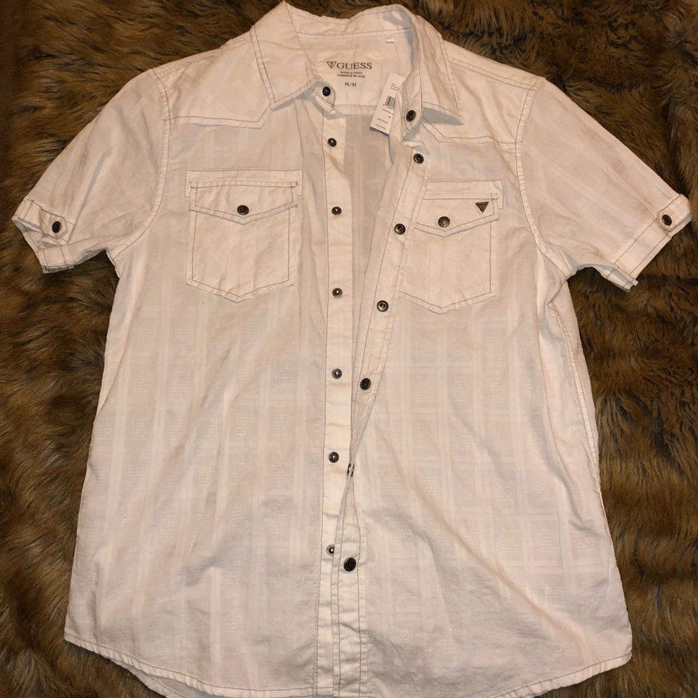 Short sleeve Guess button down!